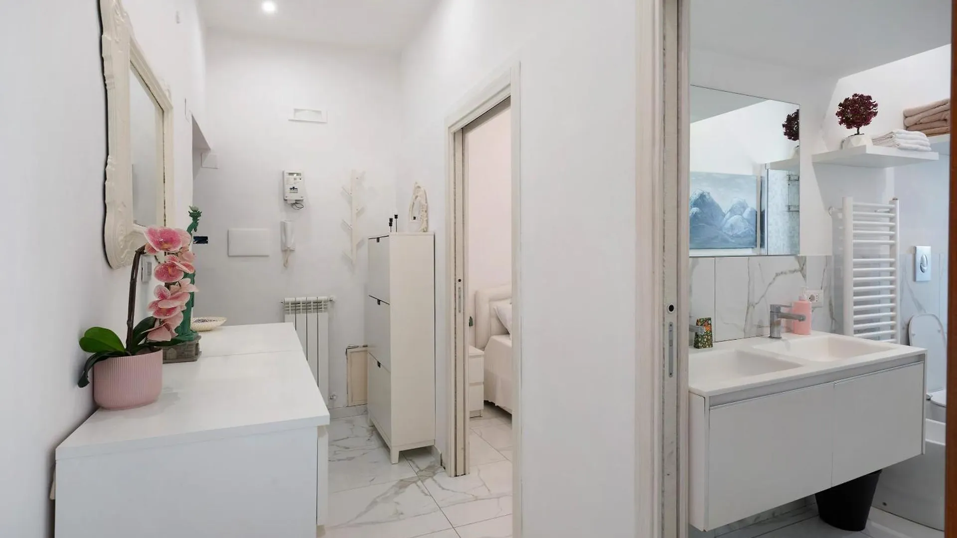 Apartment Whiteandblacknapoli Italy