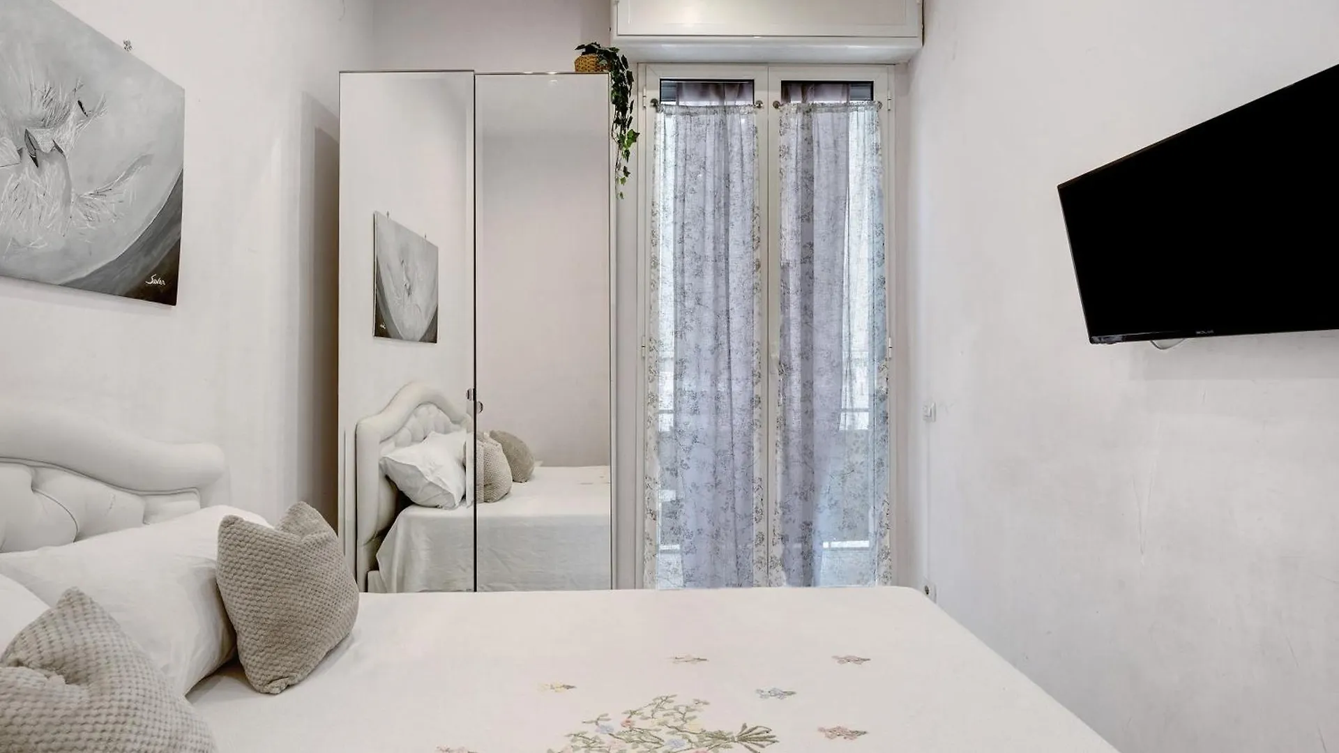 Apartment Whiteandblacknapoli Italy