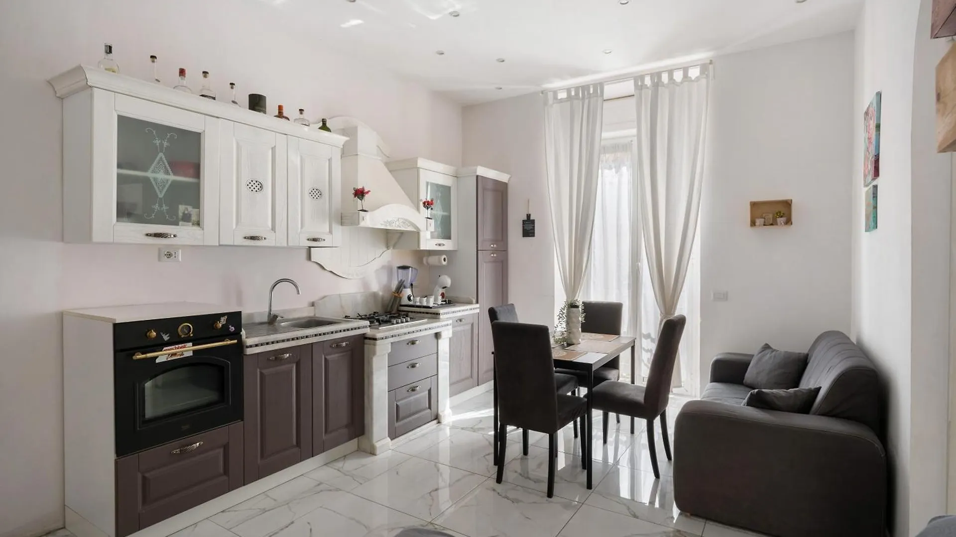 Whiteandblacknapoli Apartman Nápoly