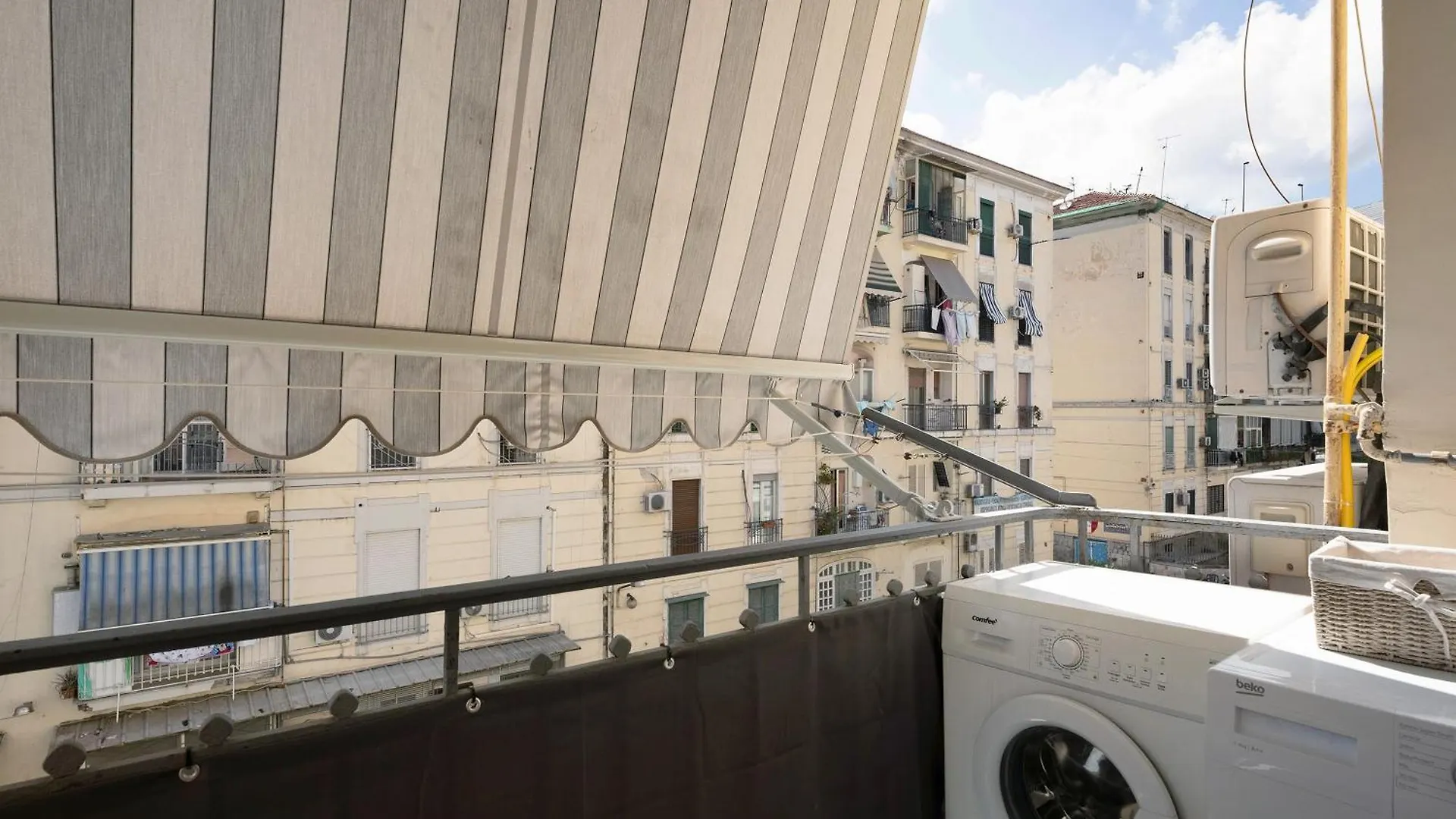Whiteandblacknapoli Apartman